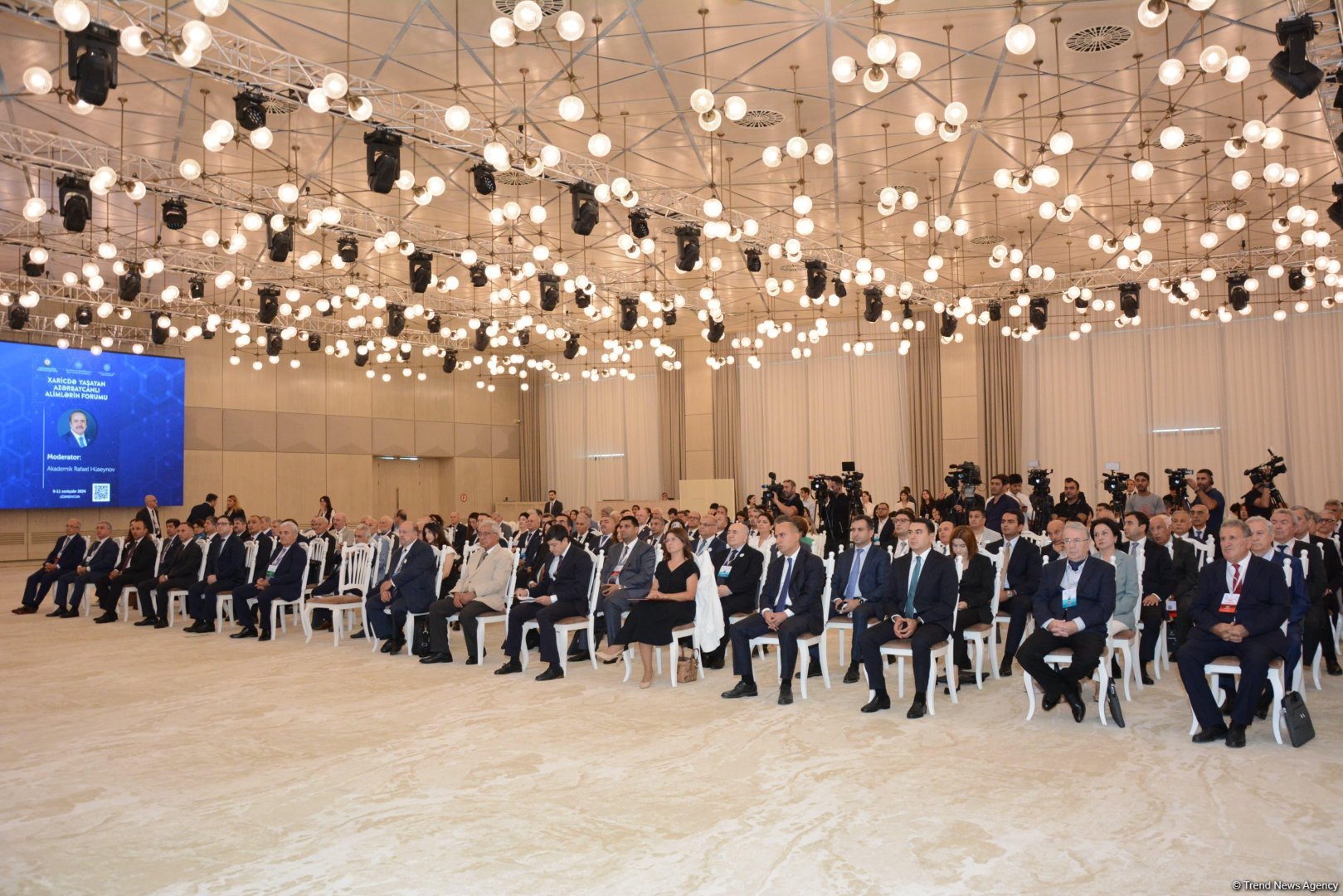 Bakıda Xaricdə Yaşayan Azərbaycanlı Alimlərin Forumunun ilk günü başa çatıb (FOTO) (YENİLƏNİB)