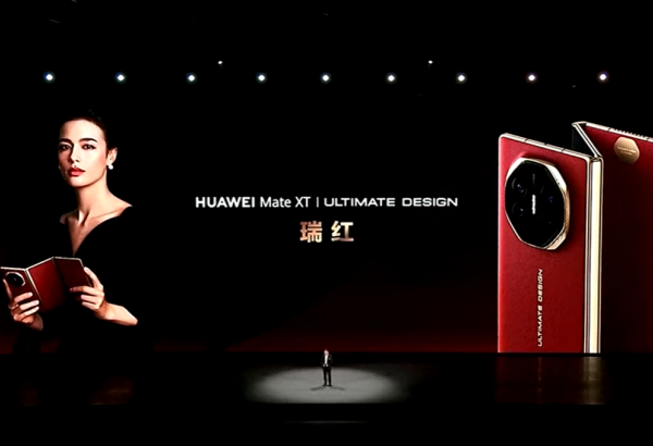 "Huawei" 3 qat qatlanan smartfonunu təqdim etdi