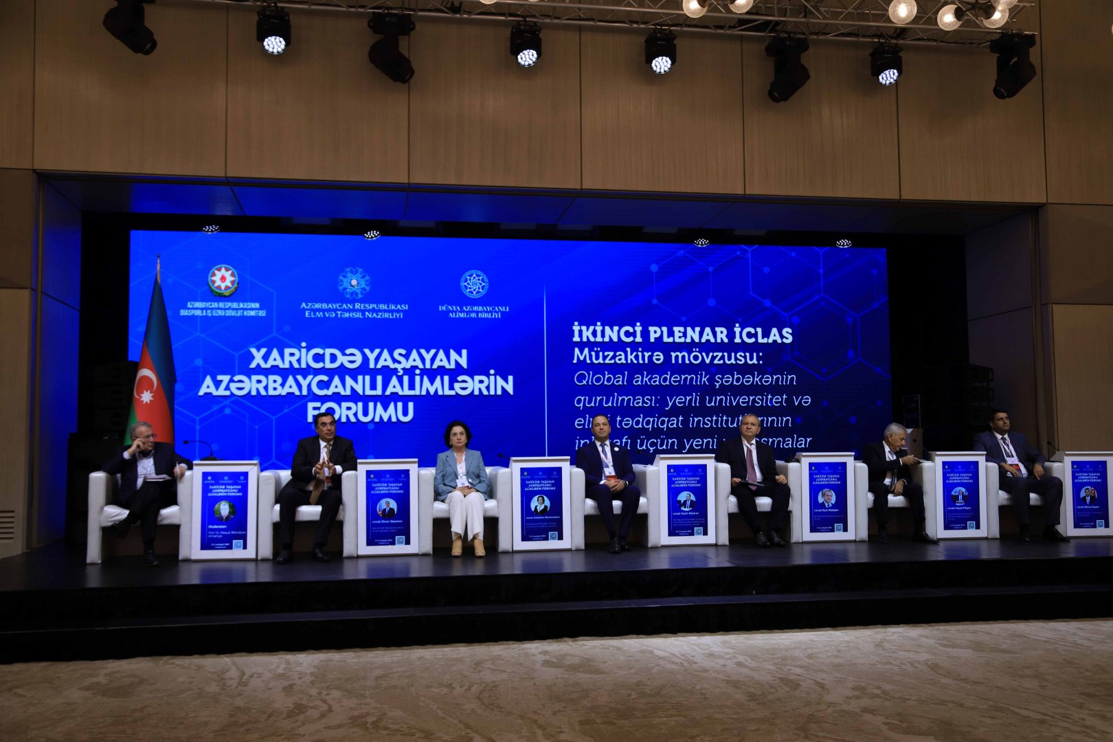 “Qlobal akademik şəbəkənin qurulması: yerli universitet və elmi tədqiqat institutlarının inkişafı üçün yeni yanaşmalar” mövzusunda panel müzakirəsi aparılıb (FOTO)