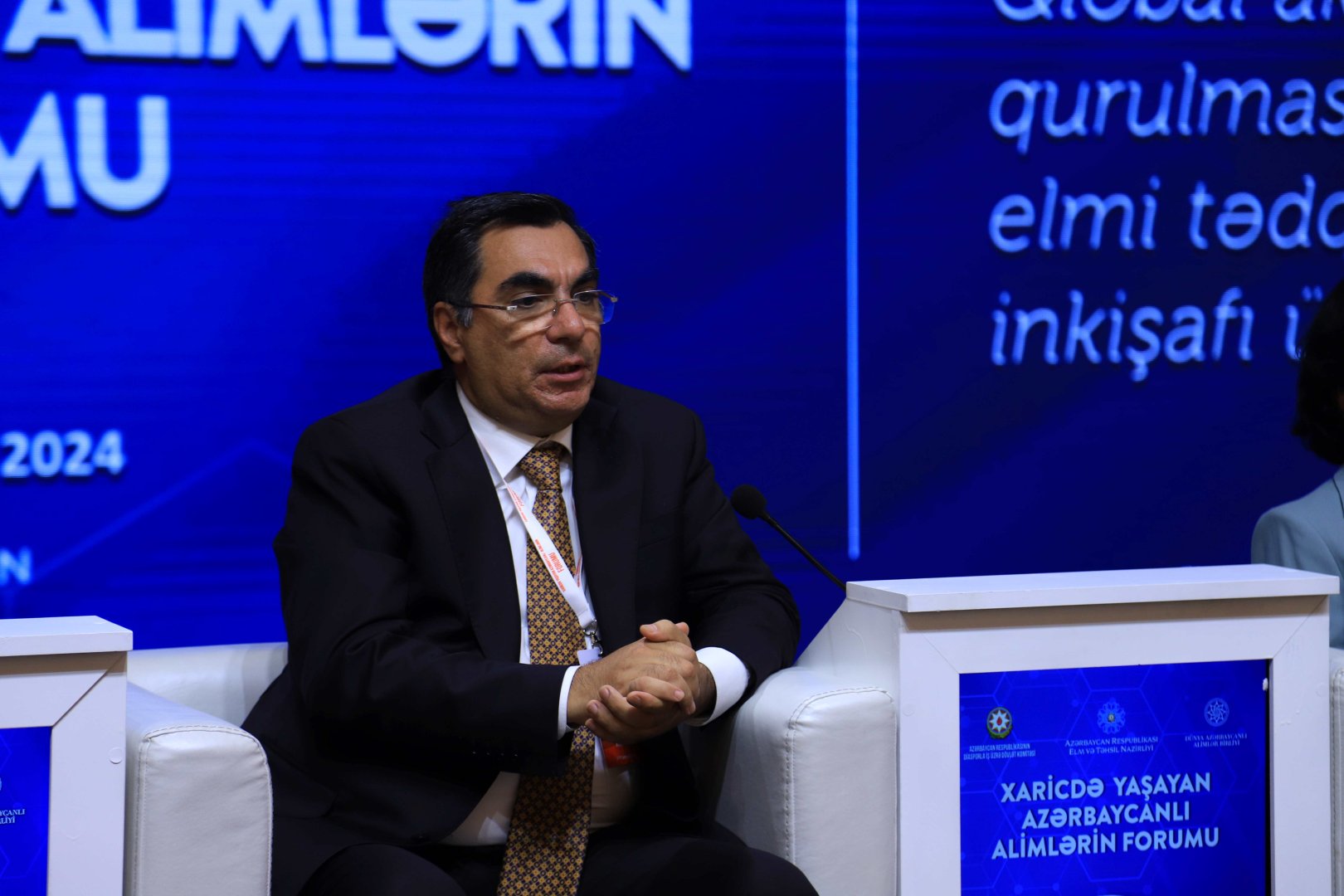 “Qlobal akademik şəbəkənin qurulması: yerli universitet və elmi tədqiqat institutlarının inkişafı üçün yeni yanaşmalar” mövzusunda panel müzakirəsi aparılıb (FOTO)