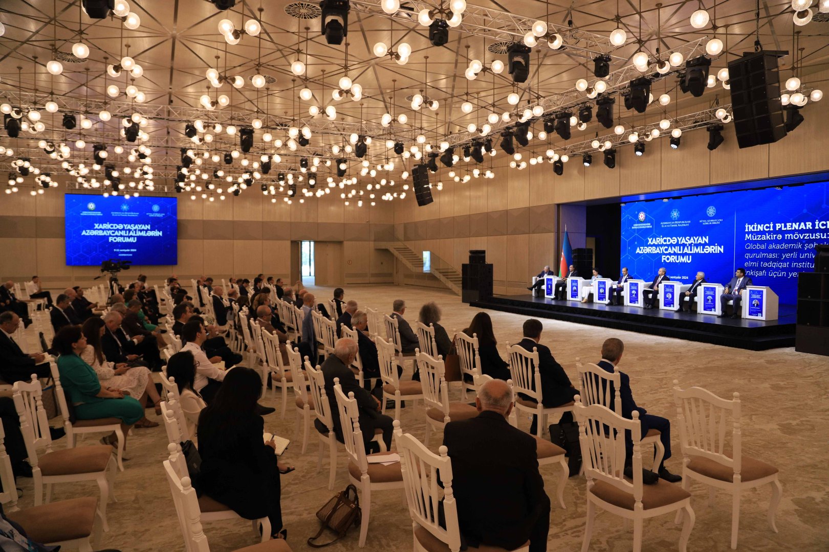 “Qlobal akademik şəbəkənin qurulması: yerli universitet və elmi tədqiqat institutlarının inkişafı üçün yeni yanaşmalar” mövzusunda panel müzakirəsi aparılıb (FOTO)