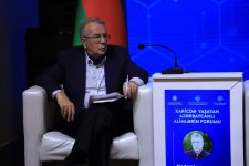 “Qlobal akademik şəbəkənin qurulması: yerli universitet və elmi tədqiqat institutlarının inkişafı üçün yeni yanaşmalar” mövzusunda panel müzakirəsi aparılıb (FOTO)