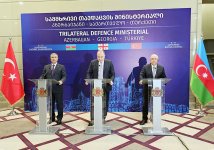 Batumidə Azərbaycan-Gürcüstan-Türkiyə müdafiə nazirlərinin 11-ci üçtərəfli görüşü keçirilib (FOTO)