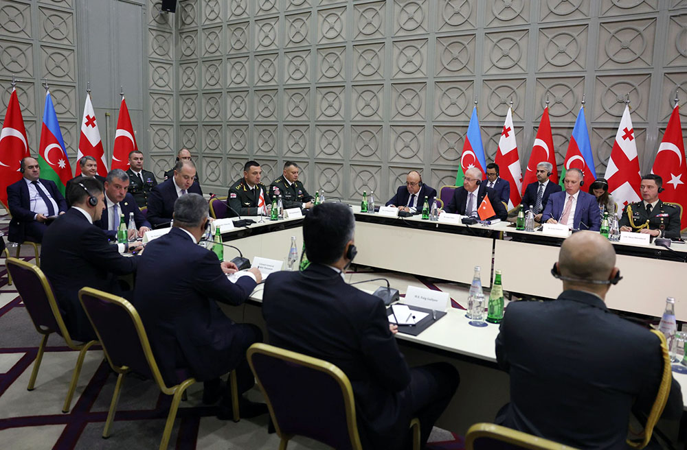Batumidə Azərbaycan-Gürcüstan-Türkiyə müdafiə nazirlərinin 11-ci üçtərəfli görüşü keçirilib (FOTO)