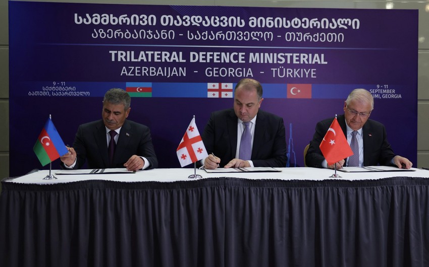 Azərbaycan, Türkiyə və Gürcüstan müdafiə nazirləri üçtərəfli memorandum imzalayıblar