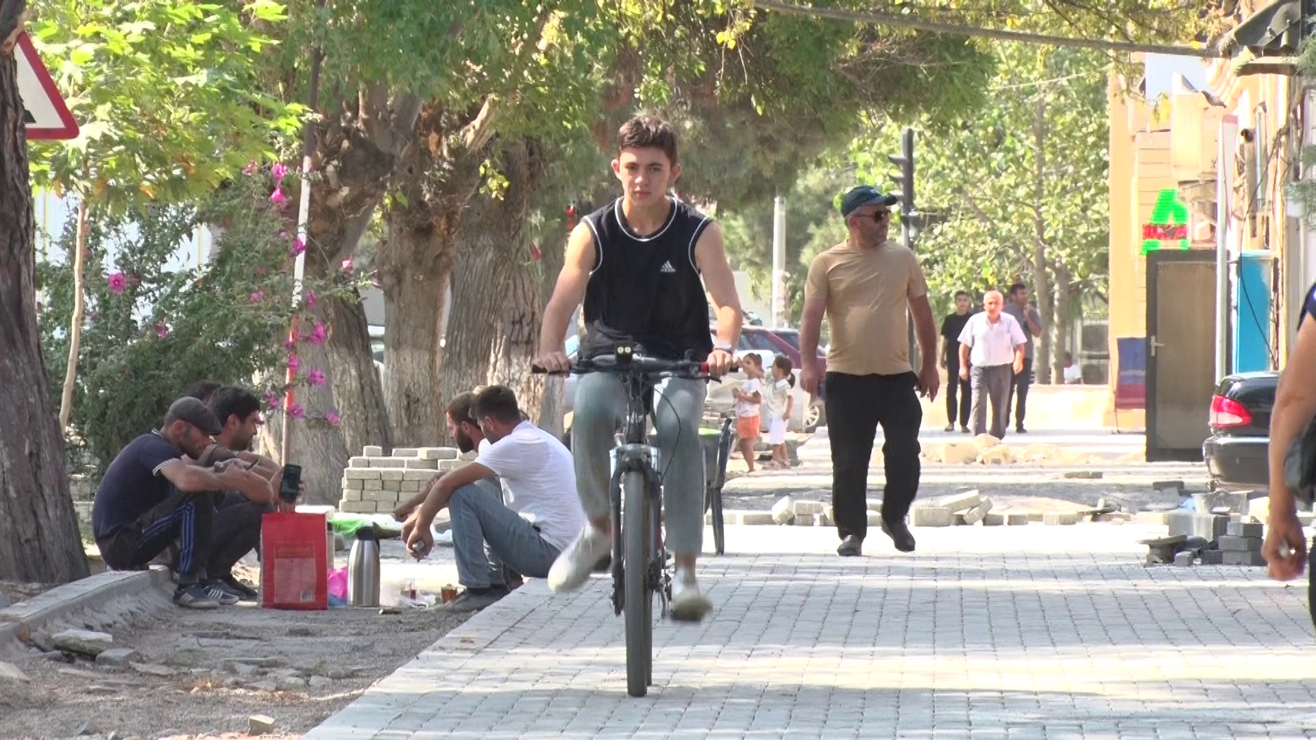 Xudat şəhərində velosiped zolaqları salınır (FOTO)