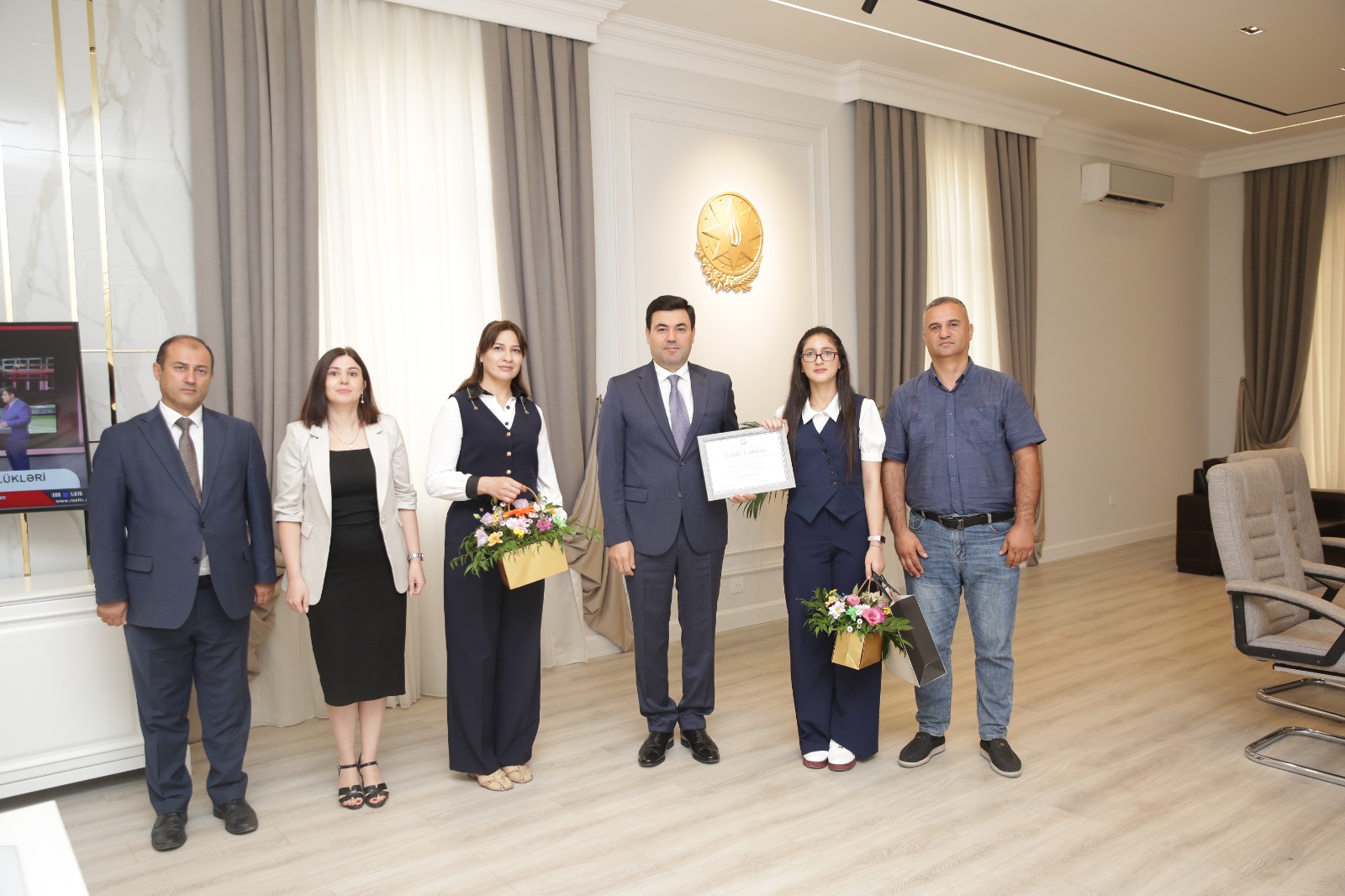 Elnur Rzayev tələbə adını qazanan şəhid övladı ilə görüşüb (FOTO)