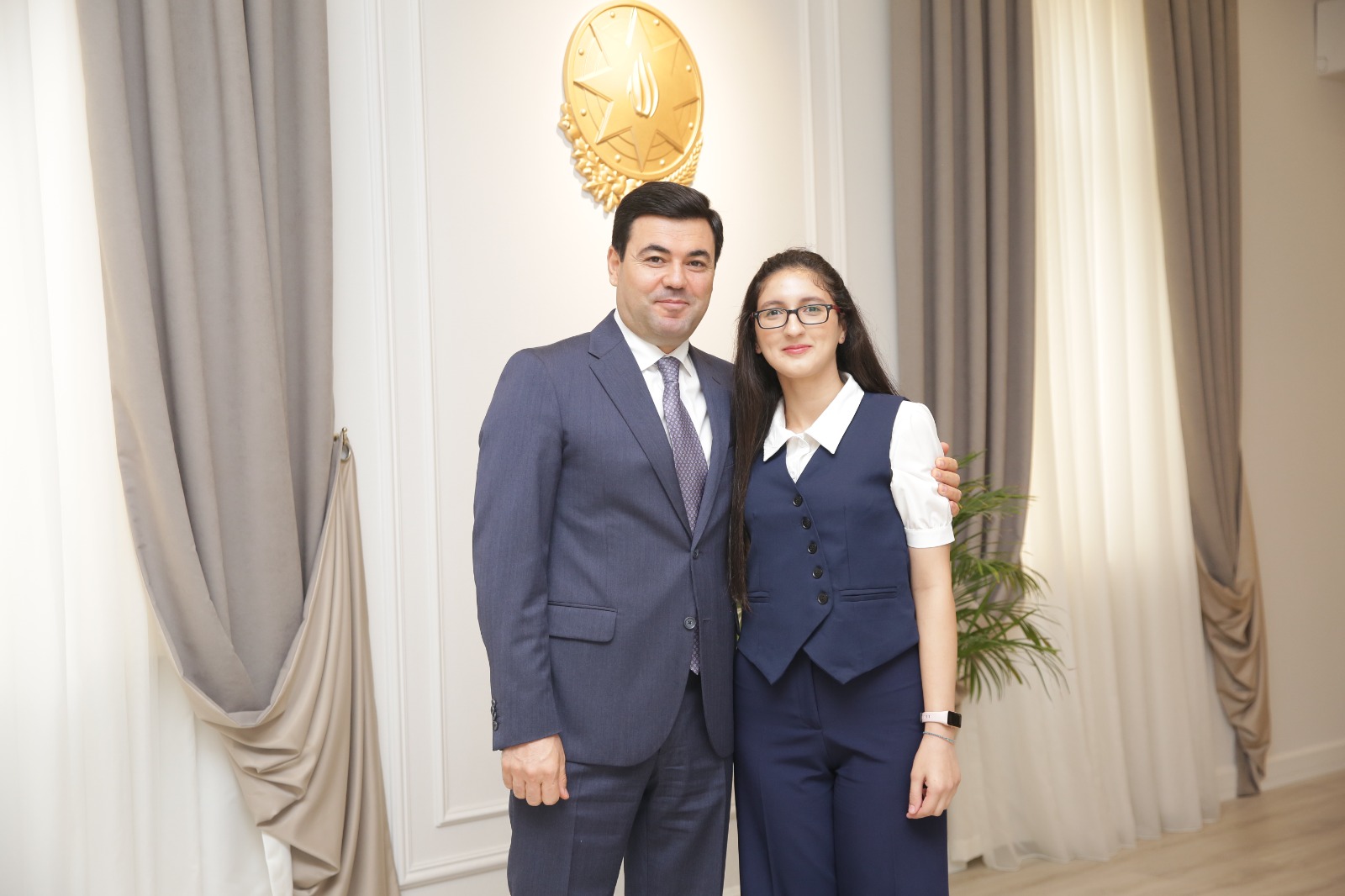 Elnur Rzayev tələbə adını qazanan şəhid övladı ilə görüşüb (FOTO)