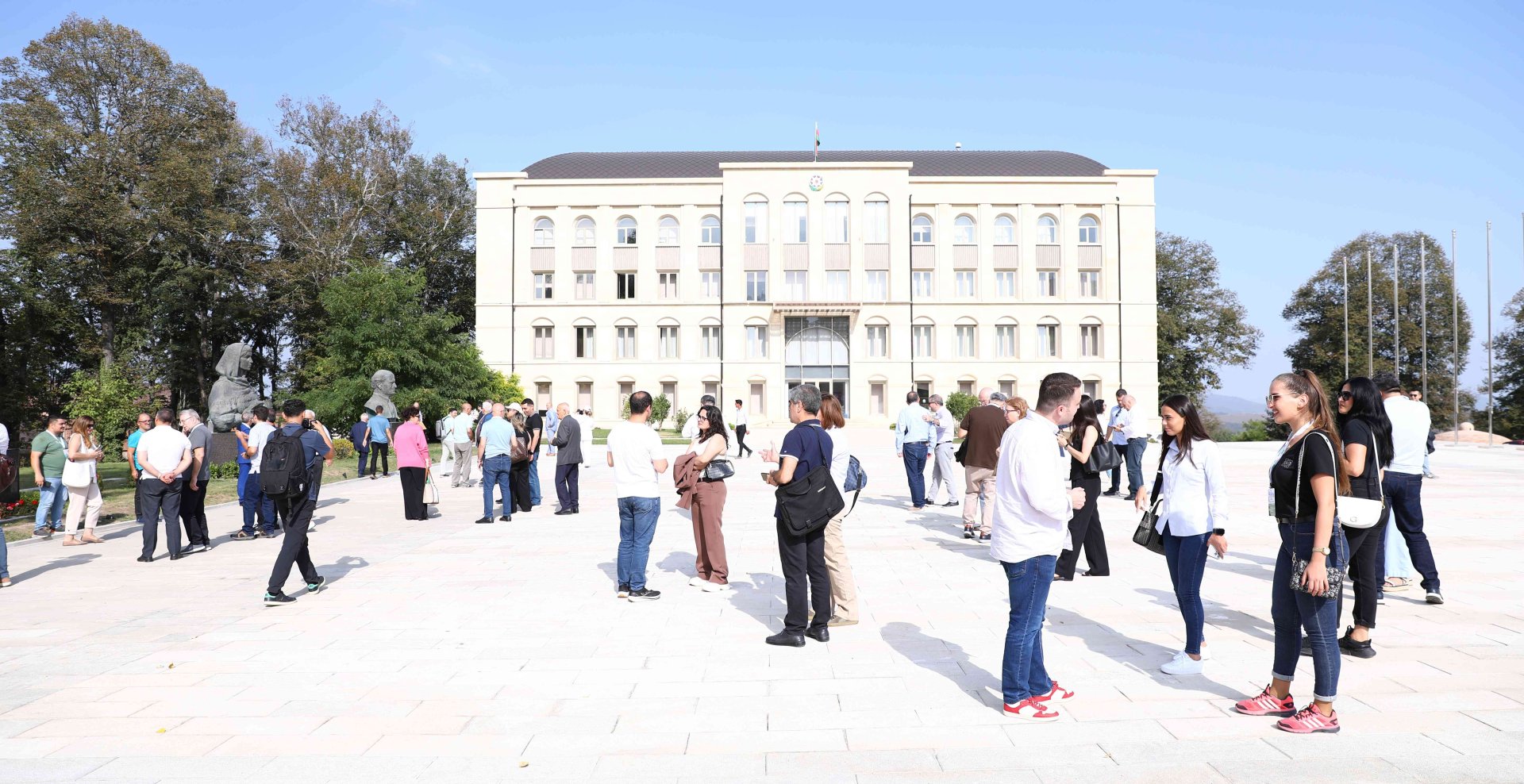 Xaricdə Yaşayan Azərbaycanlı Alimlərin Forumunun iştirakçıları Xankəndi və Şuşa şəhərlərində olublar (FOTO)