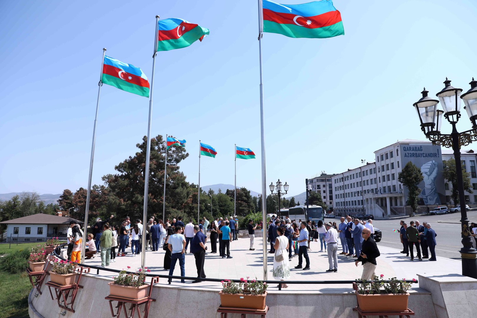 Xaricdə Yaşayan Azərbaycanlı Alimlərin Forumunun iştirakçıları Xankəndi və Şuşa şəhərlərində olublar (FOTO)