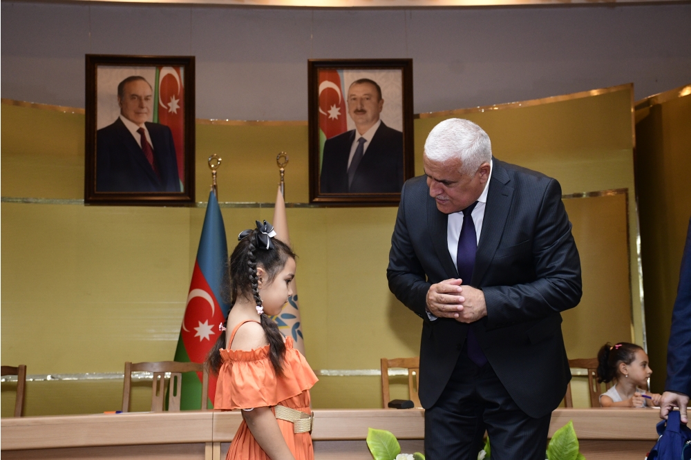 Xətai rayonunda birincilərlə görüş keçirilib (FOTO)
