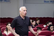 Xətai rayonunda birincilərlə görüş keçirilib (FOTO)