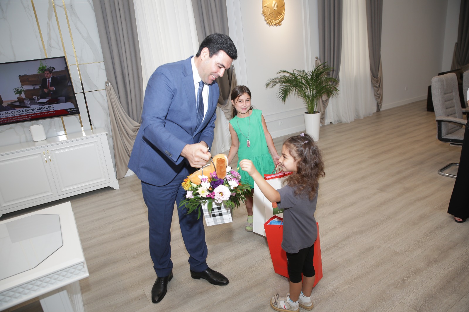 Xaçmazda doğum gününü qeyd edən şəhid övladları ilə görüş keçirilib (FOTO)