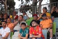 Bakıda "Formula 1" azarkeşlərinin tribunalardan maraqlı anları (FOTOREPORTAJ)