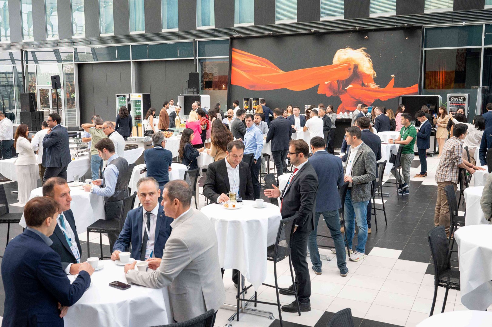 Almaniyada Yaşayan Azərbaycanlı Həkimlərin III Forumu keçirilir (FOTO)