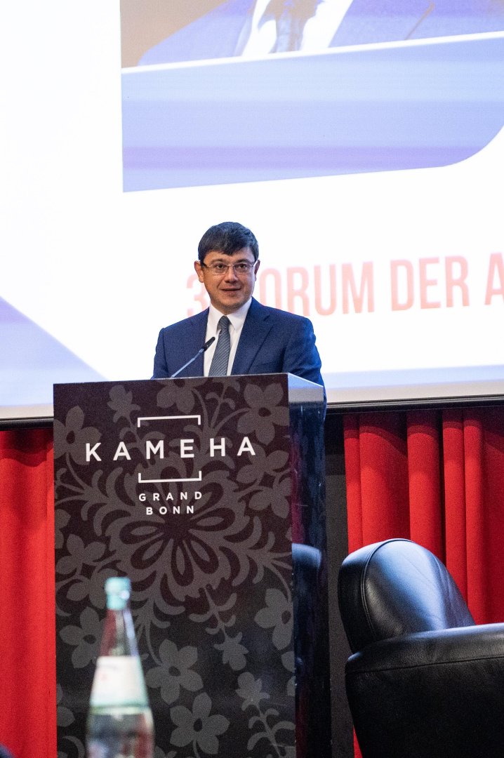 Almaniyada Yaşayan Azərbaycanlı Həkimlərin III Forumu keçirilir (FOTO)