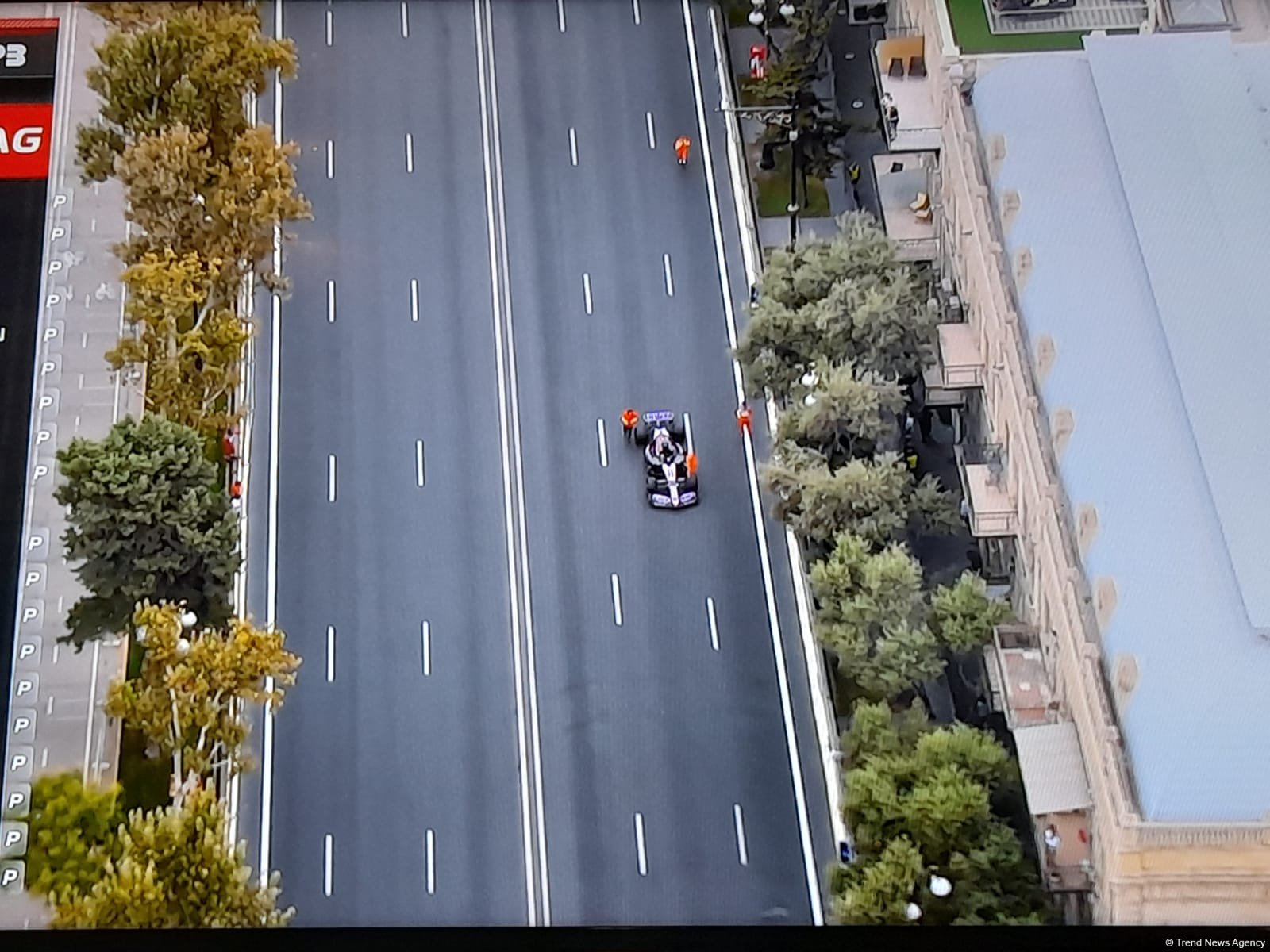 Formula 1 komandalarının üçüncü sərbəst yürüşləri zamanı bolidlərin birində texniki problem yarandı (FOTO)
