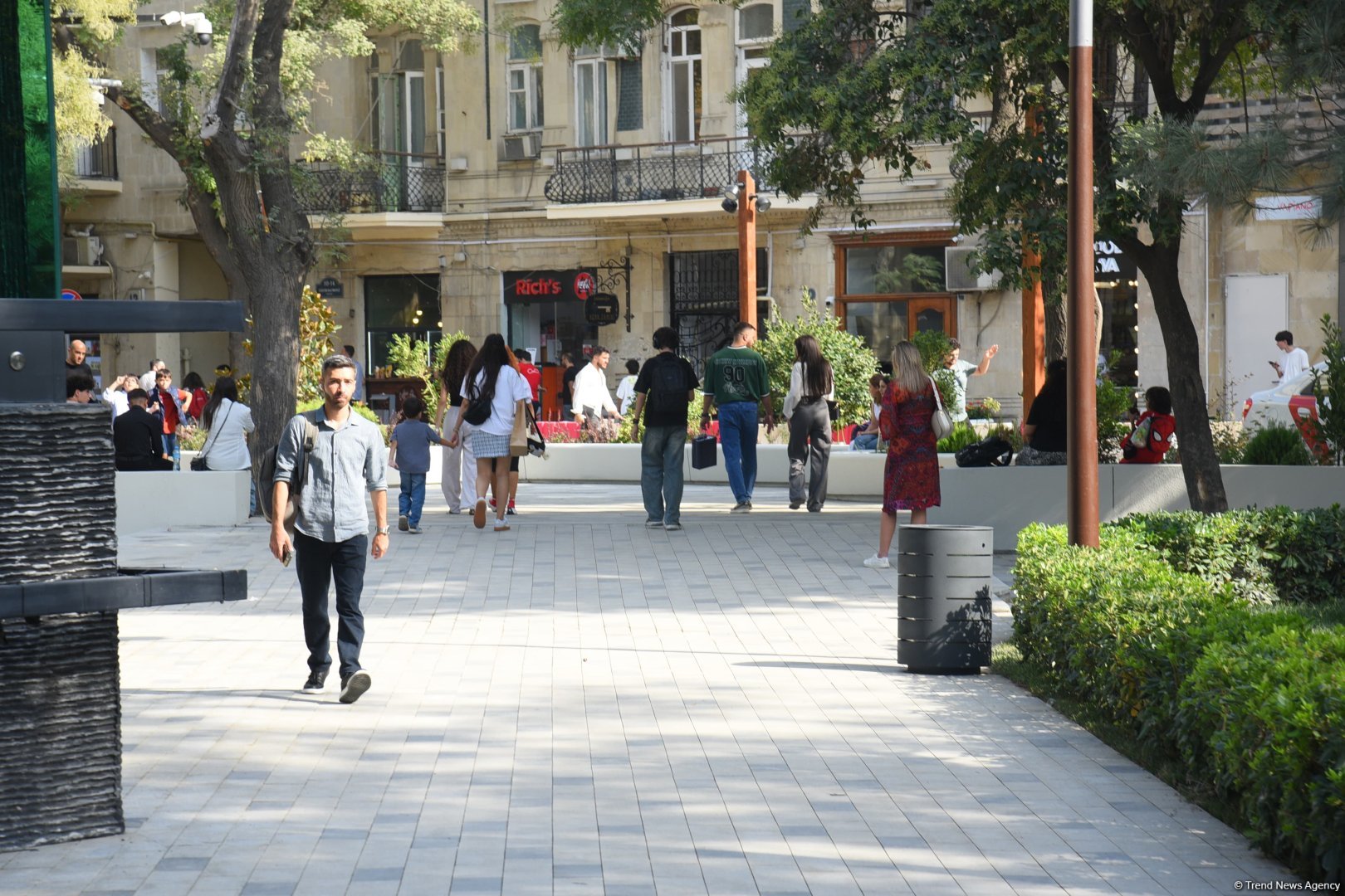 Səs-küysüz, göz oxşayan “Xaqani” bağından FOTOREPORTAJ
