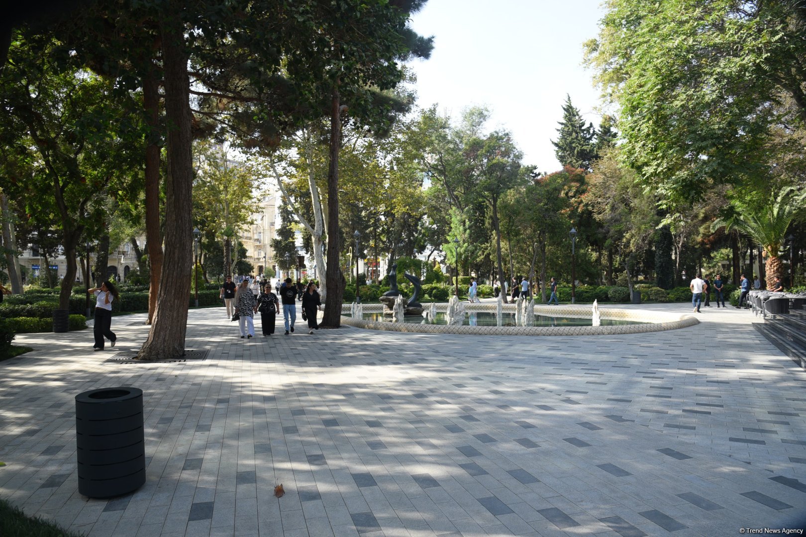 Səs-küysüz, göz oxşayan “Xaqani” bağından FOTOREPORTAJ