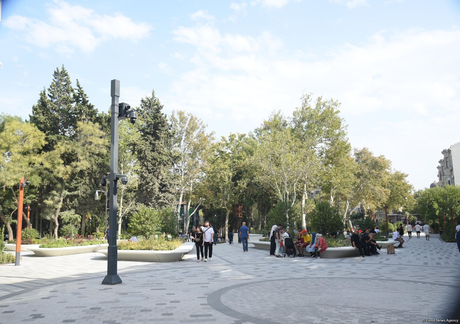 Səs-küysüz, göz oxşayan “Xaqani” bağından FOTOREPORTAJ