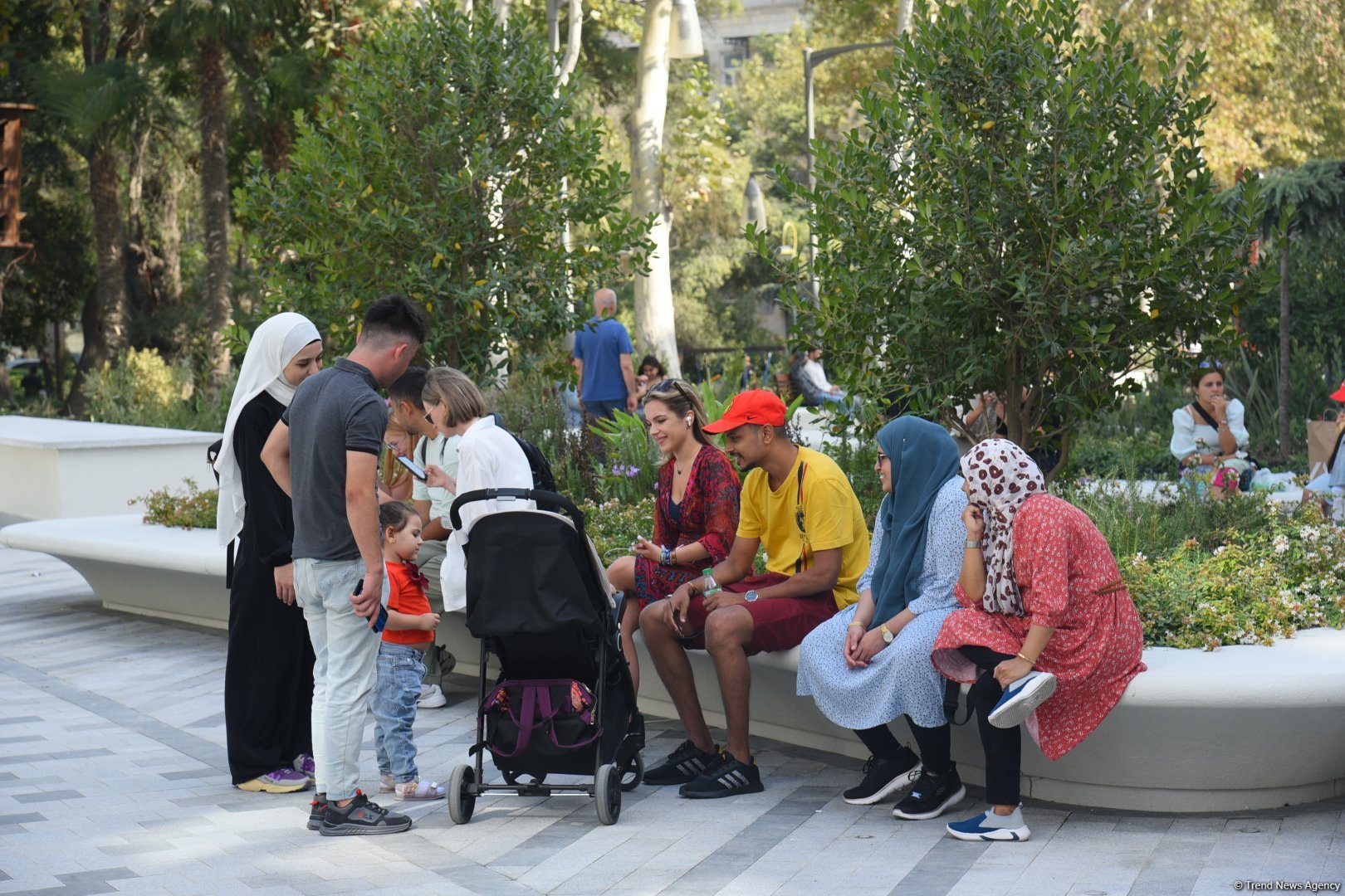 Səs-küysüz, göz oxşayan “Xaqani” bağından FOTOREPORTAJ