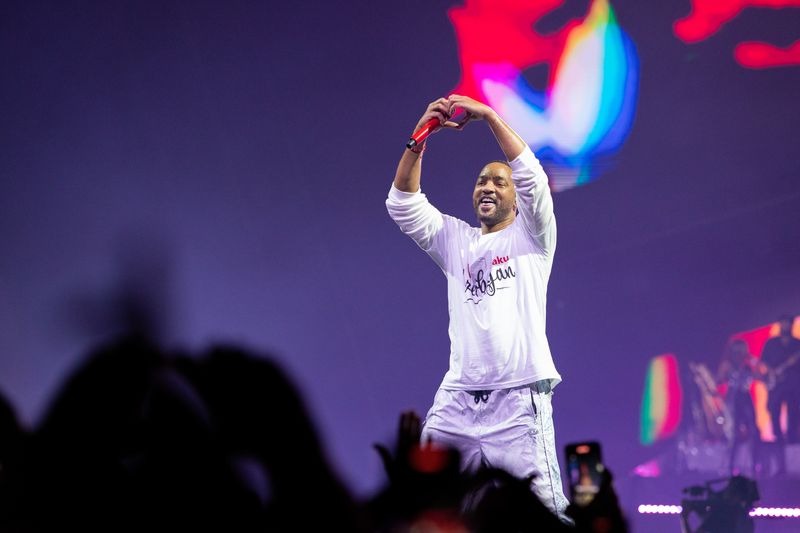 Uill Smit möhtəşəm səhnə performansları ilə F1 fanatlarına unudulmaz gecə yaşatdı (FOTO)
