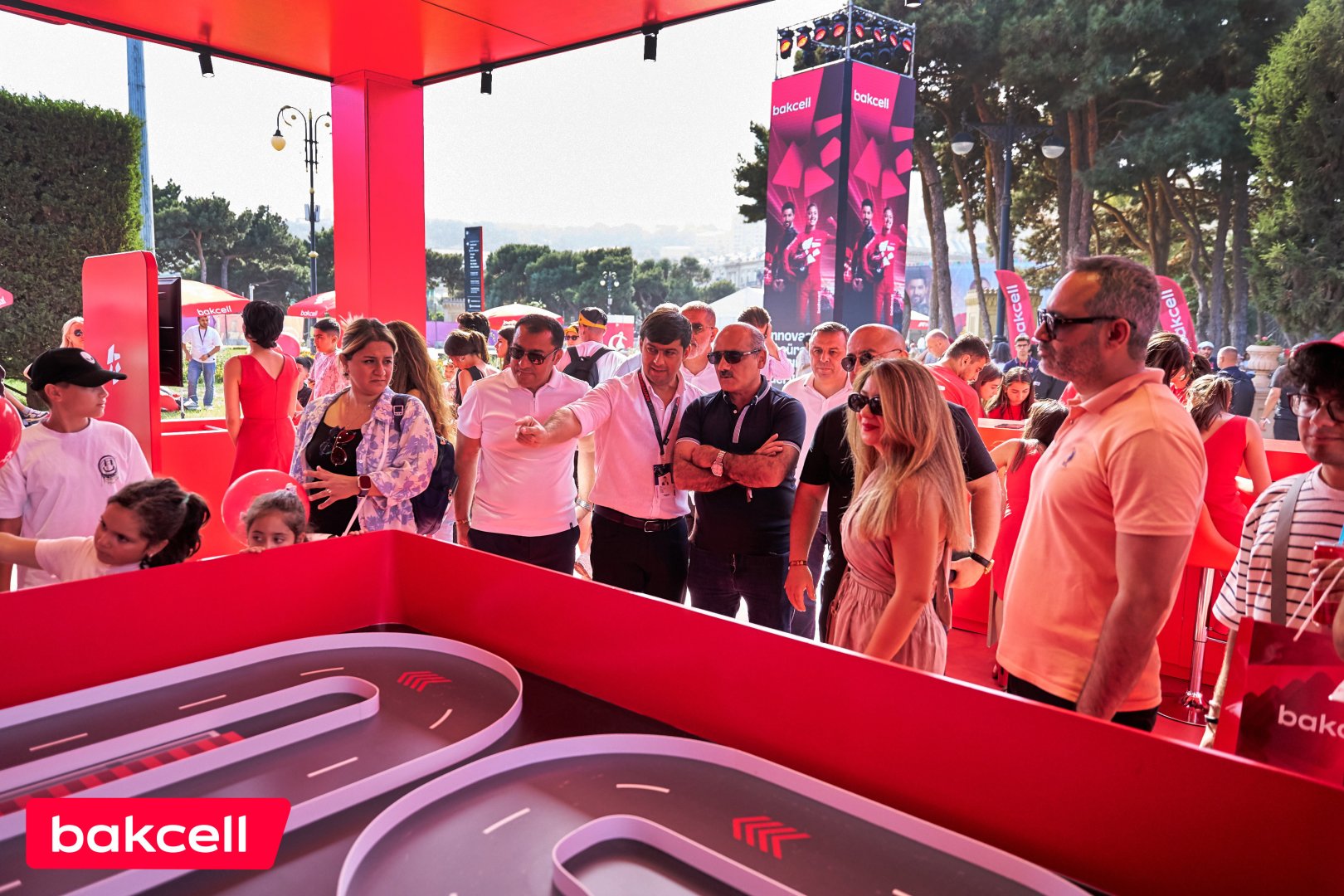 Media nümayəndələri “Bakcell”in “Formula 1” stendini ziyarət ediblər (FOTO)