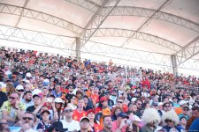 Bakıda "Formula 1" azarkeşlərinin tribunalardan maraqlı anları (FOTOREPORTAJ)