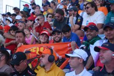 Bakıda "Formula 1" azarkeşlərinin tribunalardan maraqlı anları (FOTOREPORTAJ)
