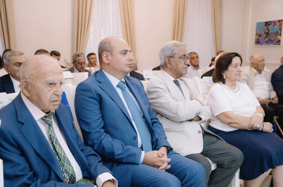 “Mir Cəlal “Nizami Gəncəvi Dünyası” kitabının təqdimatı olub (FOTO)