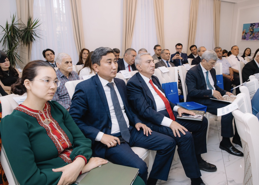 “Mir Cəlal “Nizami Gəncəvi Dünyası” kitabının təqdimatı olub (FOTO)