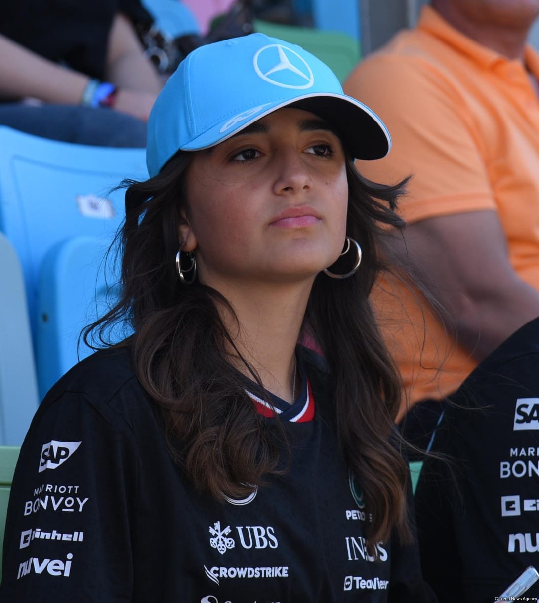 Bakıda "Formula 1" azarkeşlərinin tribunalardan maraqlı anları (FOTOREPORTAJ)