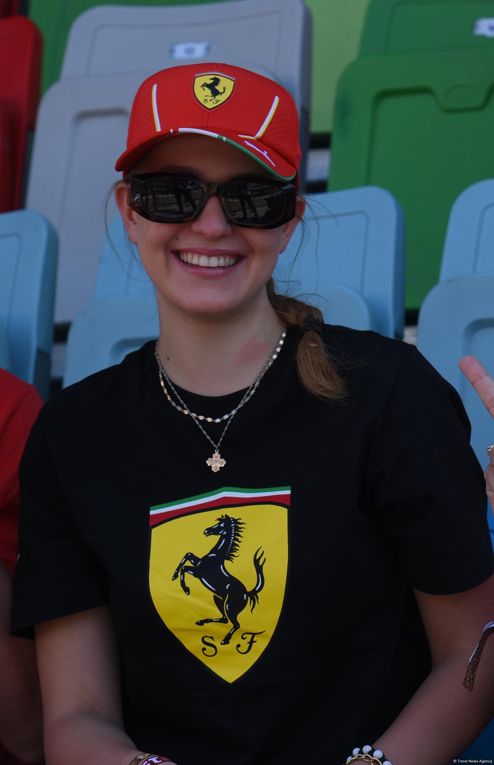 Bakıda "Formula 1" azarkeşlərinin tribunalardan maraqlı anları (FOTOREPORTAJ)