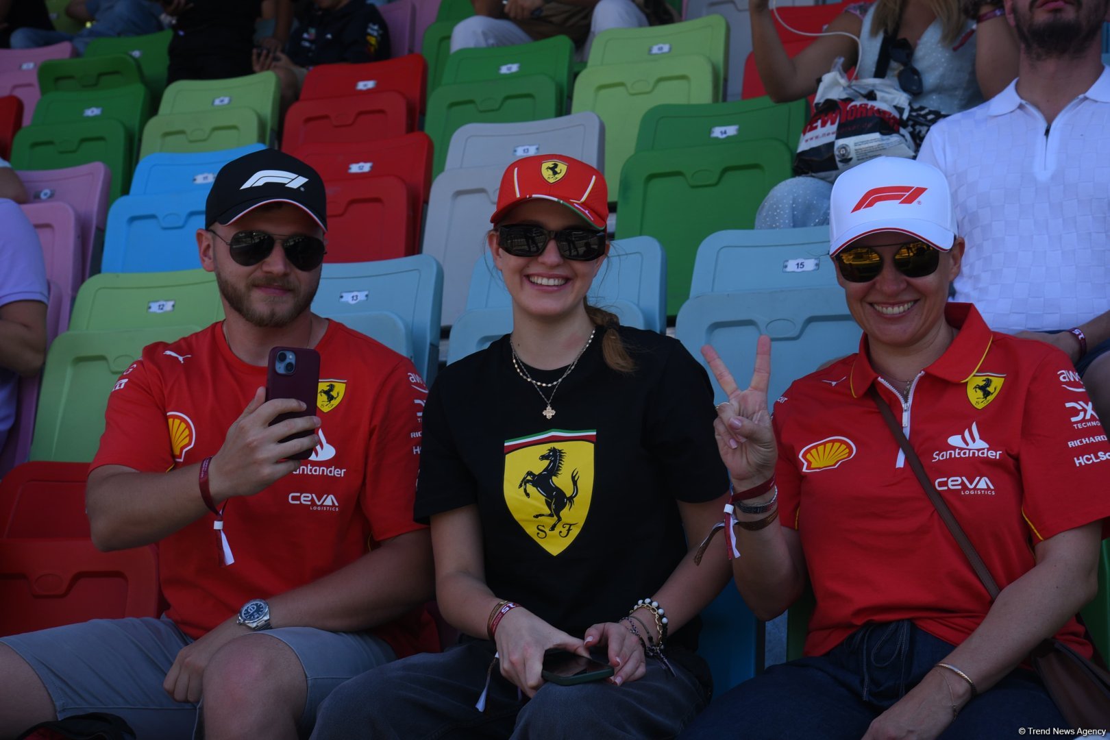 Bakıda "Formula 1" azarkeşlərinin tribunalardan maraqlı anları (FOTOREPORTAJ)