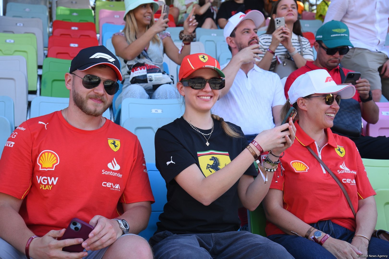 Bakıda "Formula 1" azarkeşlərinin tribunalardan maraqlı anları (FOTOREPORTAJ)
