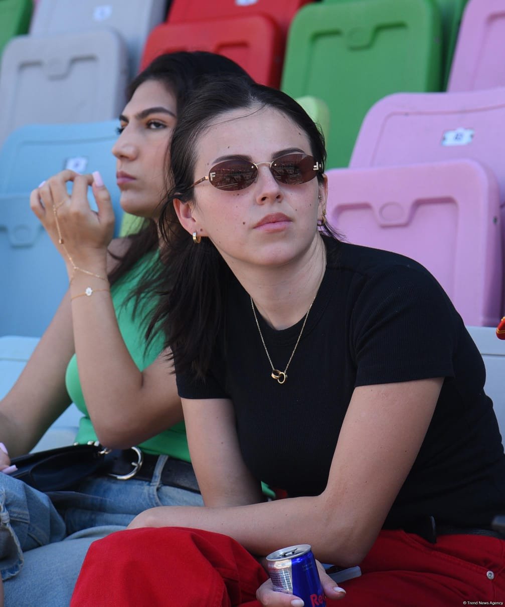 Bakıda "Formula 1" azarkeşlərinin tribunalardan maraqlı anları (FOTOREPORTAJ)
