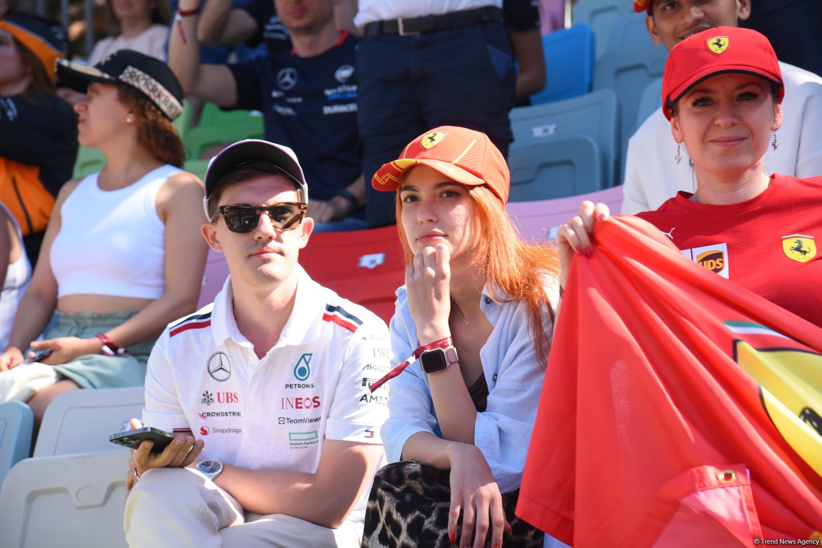 Bakıda "Formula 1" azarkeşlərinin tribunalardan maraqlı anları (FOTOREPORTAJ)