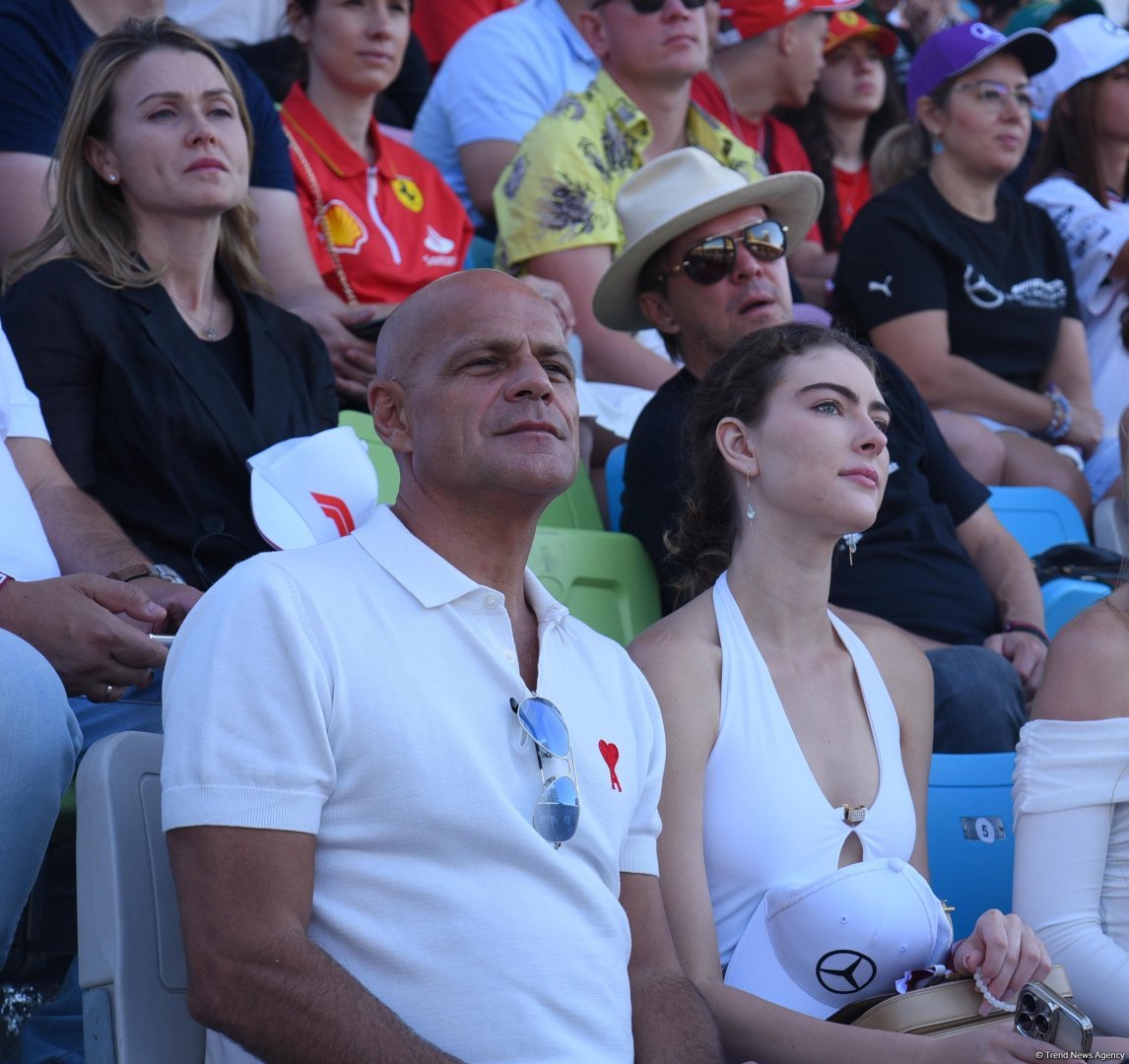 Bakıda "Formula 1" azarkeşlərinin tribunalardan maraqlı anları (FOTOREPORTAJ)