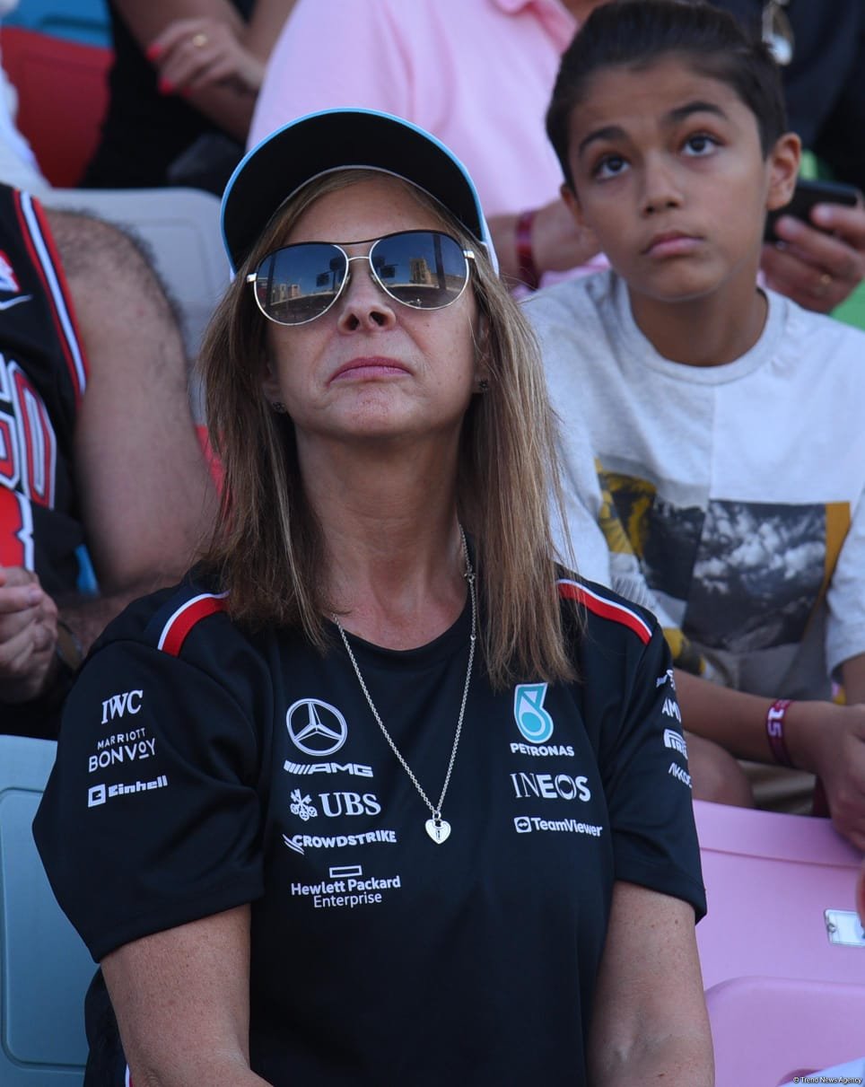 Bakıda "Formula 1" azarkeşlərinin tribunalardan maraqlı anları (FOTOREPORTAJ)