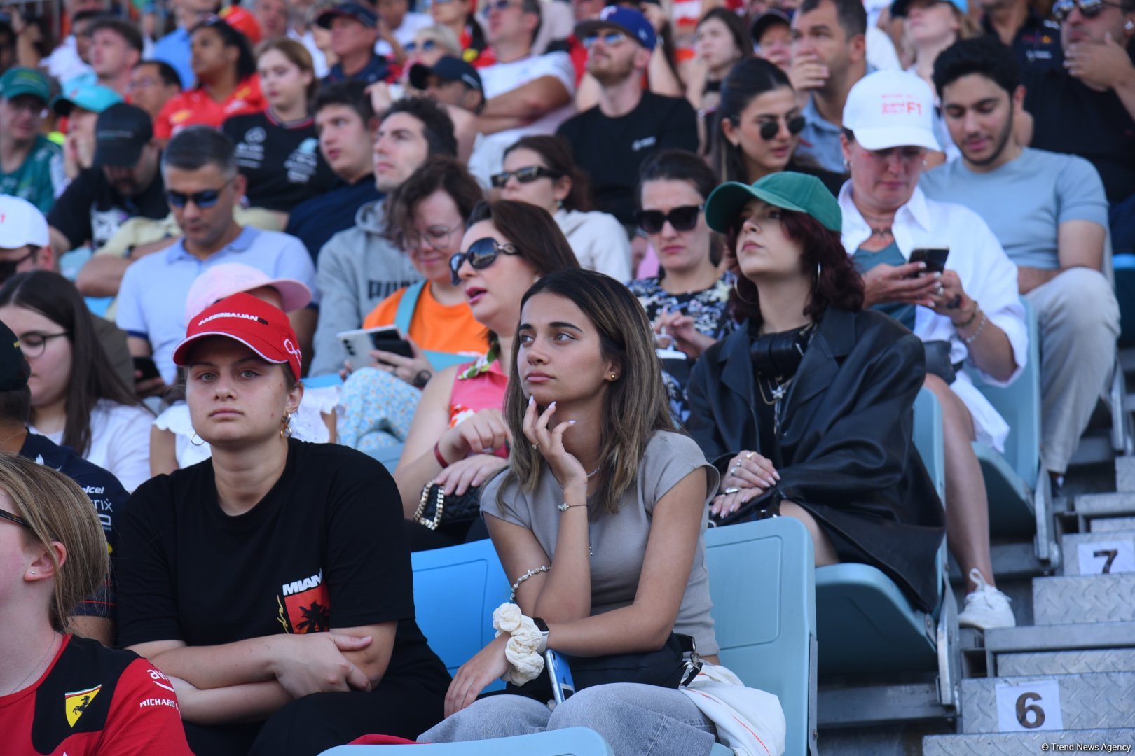 Bakıda "Formula 1" azarkeşlərinin tribunalardan maraqlı anları (FOTOREPORTAJ)