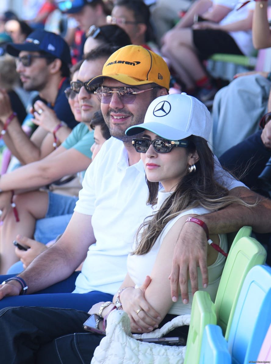 Bakıda "Formula 1" azarkeşlərinin tribunalardan maraqlı anları (FOTOREPORTAJ)