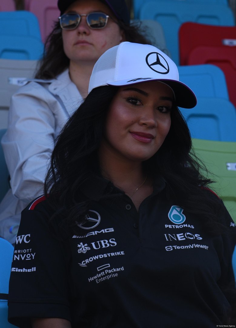 Bakıda "Formula 1" azarkeşlərinin tribunalardan maraqlı anları (FOTOREPORTAJ)