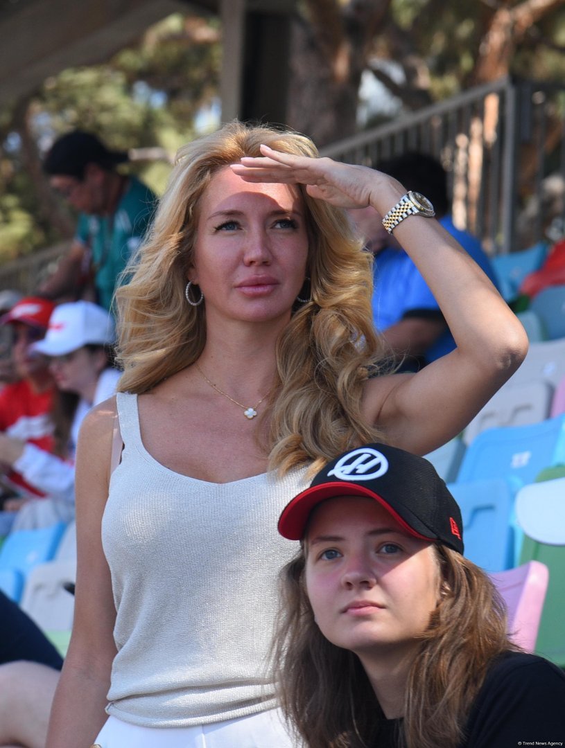 Bakıda "Formula 1" azarkeşlərinin tribunalardan maraqlı anları (FOTOREPORTAJ)