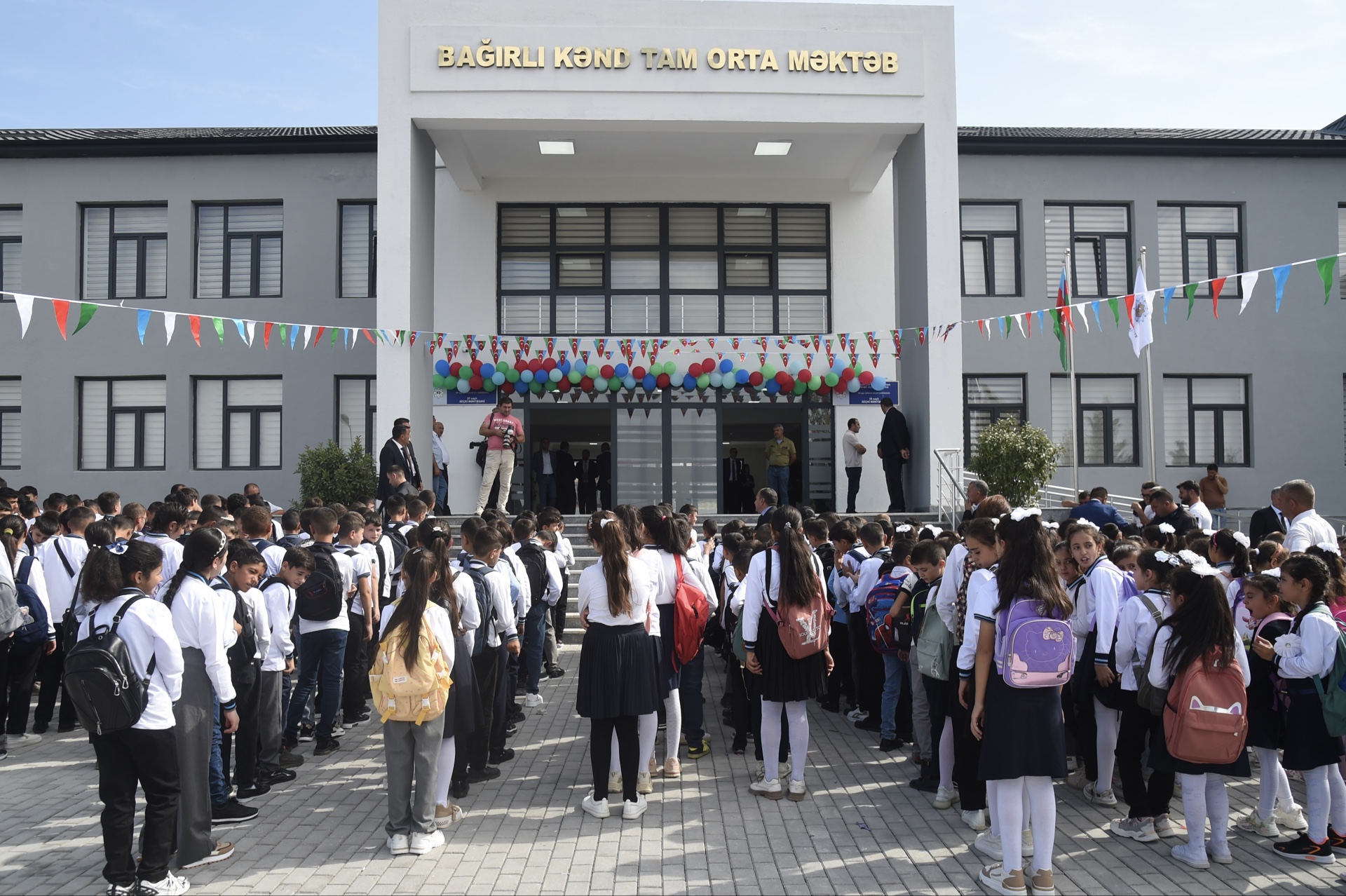 Şamaxının Bağırlı kəndində Heydər Əliyev Fondu tərəfindən inşa olunan yeni məktəb binası istifadəyə verilib (FOTO)