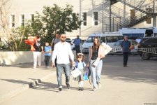 Yeni tədris ilində birincilərin həyəcanı (FOTOREPORTAJ)