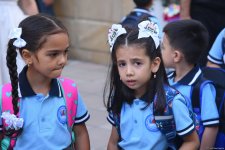 Yeni tədris ilində birincilərin həyəcanı (FOTOREPORTAJ)