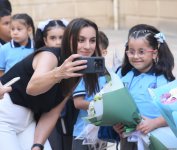 Yeni tədris ilində birincilərin həyəcanı (FOTOREPORTAJ)