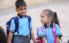 Yeni tədris ilində birincilərin həyəcanı (FOTOREPORTAJ)
