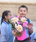 Yeni tədris ilində birincilərin həyəcanı (FOTOREPORTAJ)