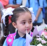 Yeni tədris ilində birincilərin həyəcanı (FOTOREPORTAJ)
